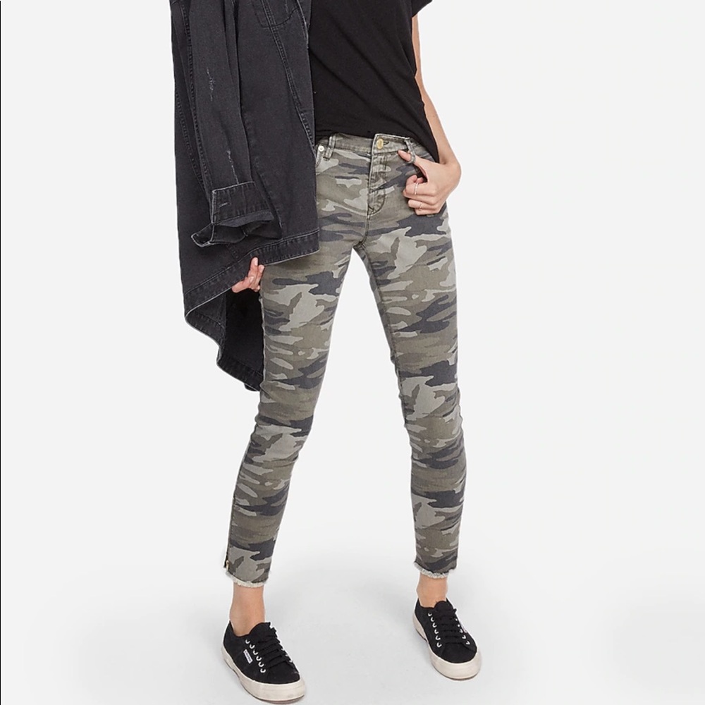 Express Mid-rise camo print jeans